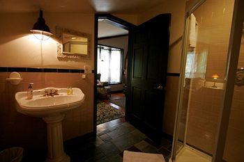 Stone Chalet B&B Inn And Event Center Ann Arbor Esterno foto